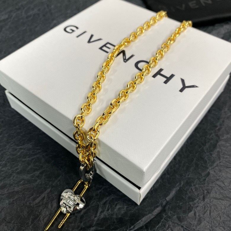 GIVENCHY